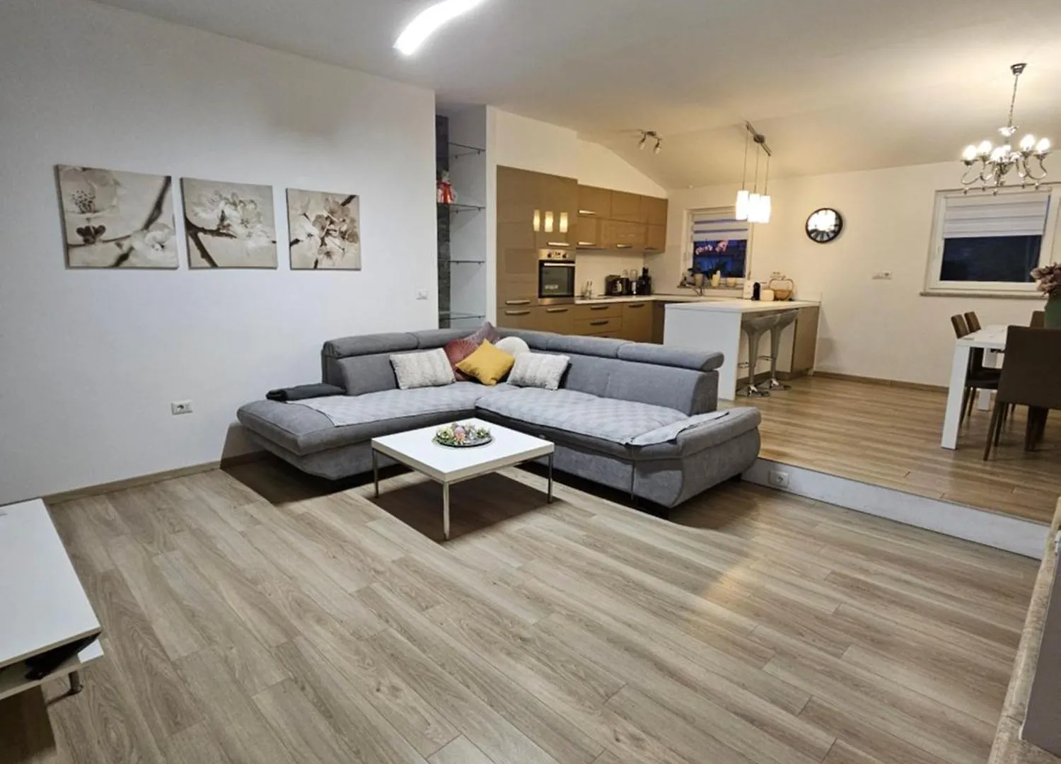 Apartment Robi 우마그 0*,